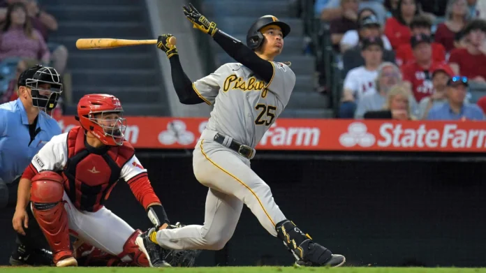 Endy Rodríguez conecta jonrón en derrota.