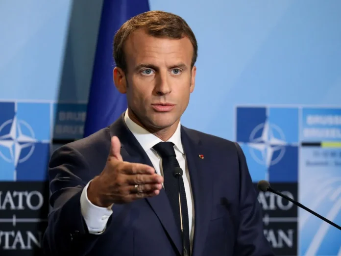 Macron llama a fortalecer la unidad democrática.