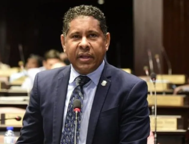 Diputado Aracena propone hospital en Santo Domingo.
