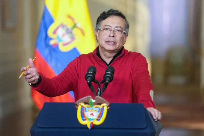 Gustavo Petro enfrenta suspensión provisional.