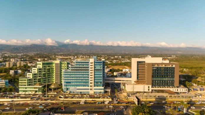 HOMS recibe Acreditación Platino en salud.