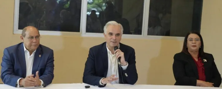 Avances en transformación educativa en Santiago