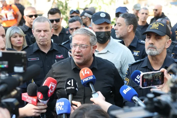 Italia investiga a ministro israelí por maltrato