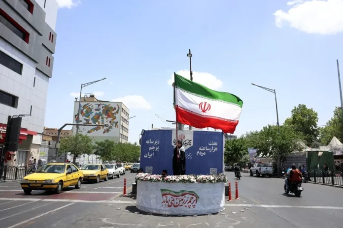 Irán suspende vuelos comerciales por seguridad.