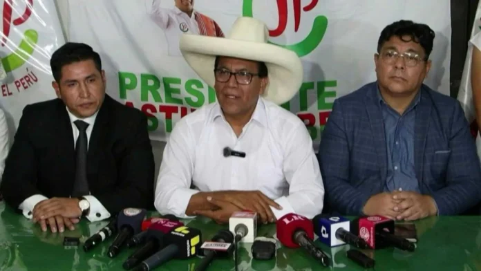Roberto Sánchez lidera balotaje en Perú