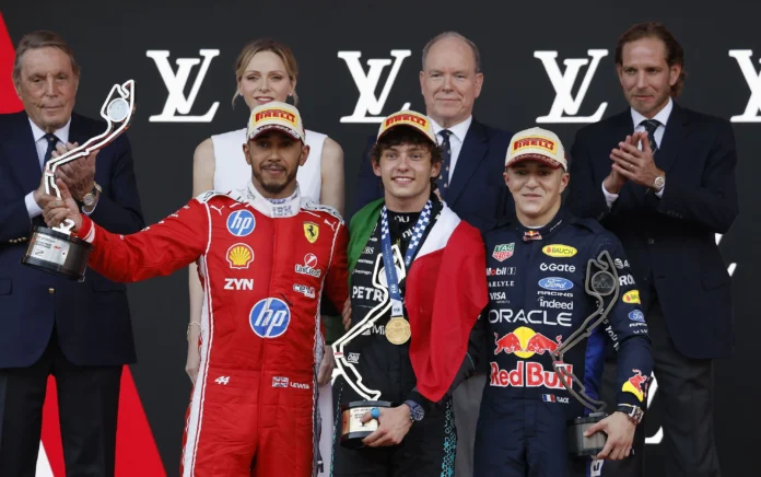 Kimi Antonelli celebra su victoria en Mónaco.
