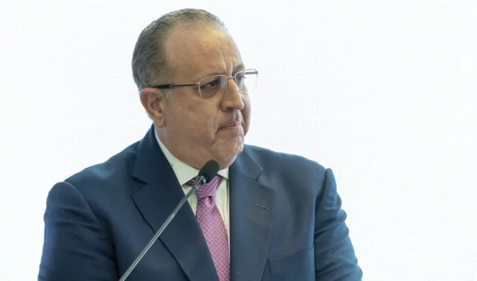 Gobierno presenta plan fiscal para economía.