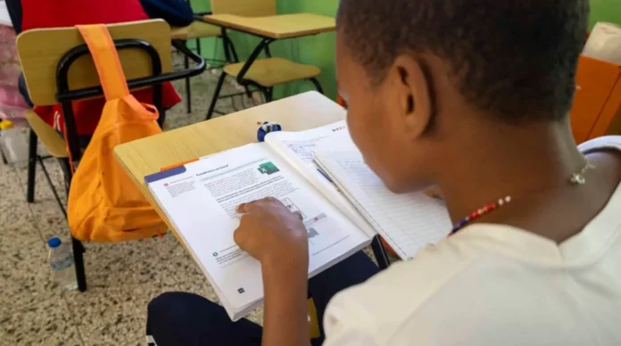 Reforma educativa prioriza la lectura esencial.