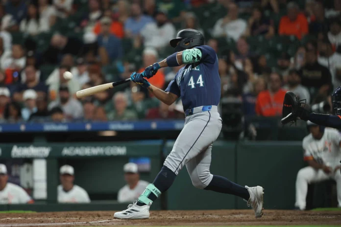 Mariners celebran victoria sobre Orioles en casa.