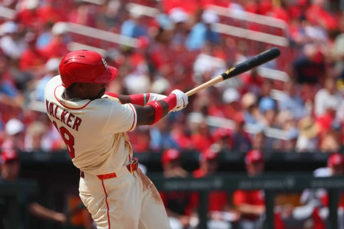 Cardenales celebran victoria sobre Rojos 5-3.