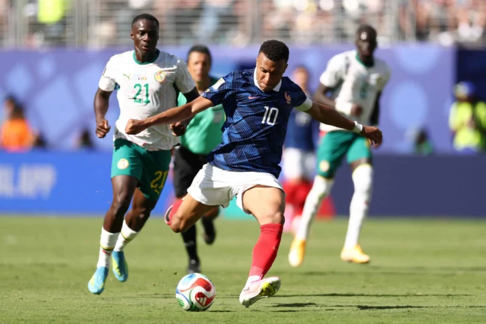 Mbappé celebra su doblete en el Mundial