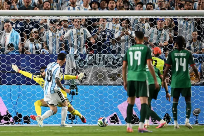 Messi celebra su triplete histórico en Mundial