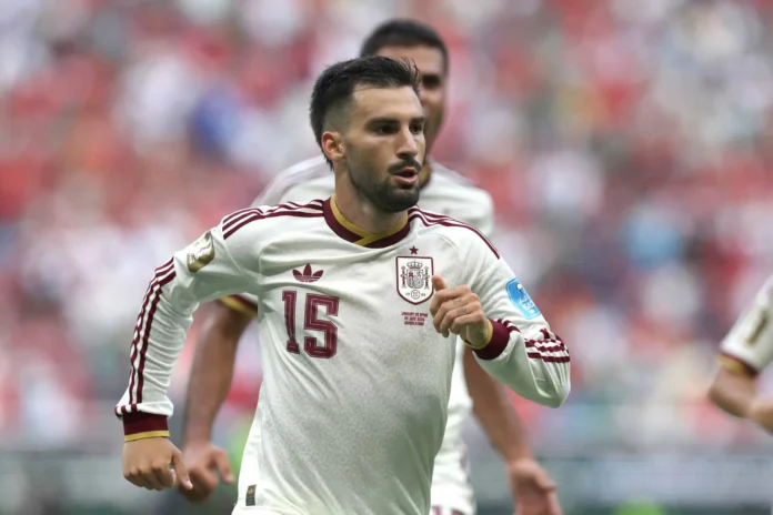 España vence a Uruguay y lidera grupo H