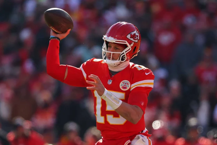 Patrick Mahomes firma nuevo contrato con Chiefs