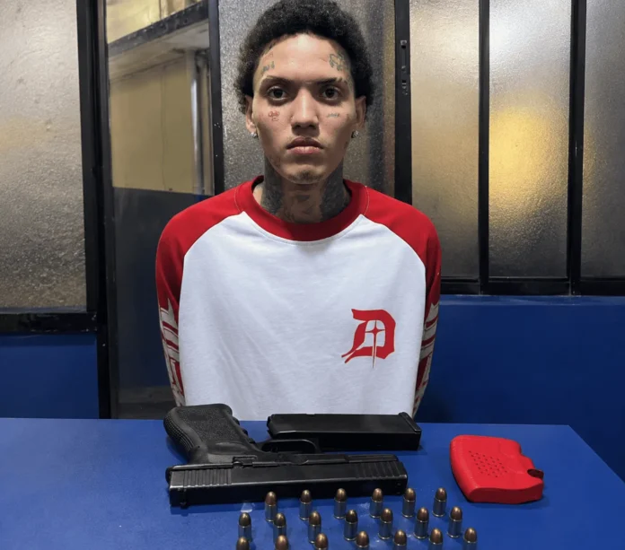 Onguito Wa detenido con arma ilegal.