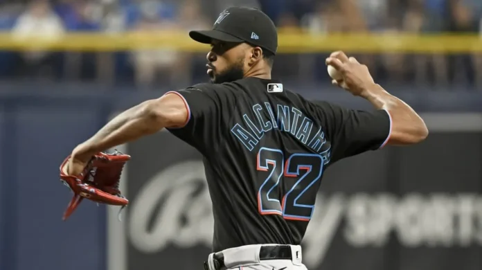 Sandy Alcántara brilla en victoria de Marlins