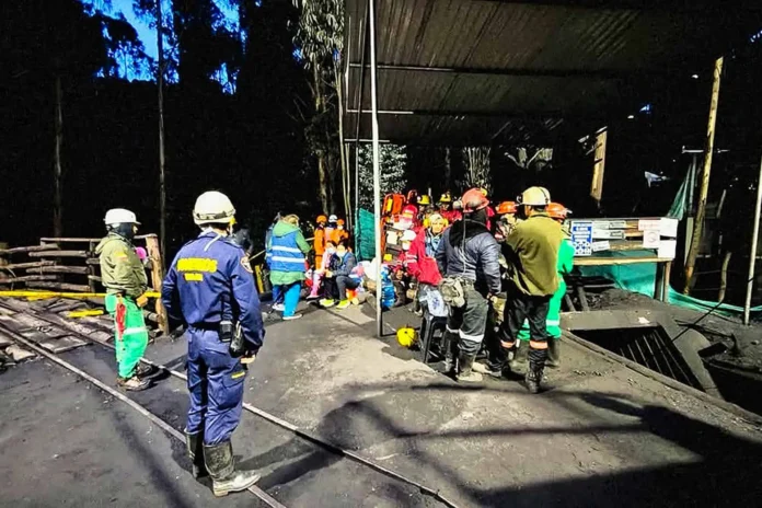 Recuperación de cuerpos de mineros en Colombia.