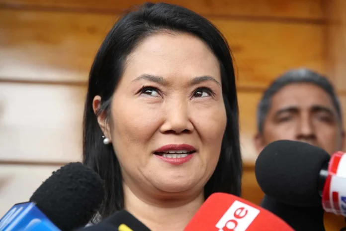 Keiko Fujimori lidera conteo de votos.