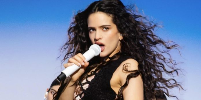Rosalía en su lujoso vestuario de gira