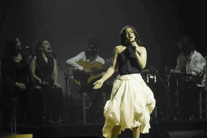 Rosalía pospone conciertos por emergencia familiar