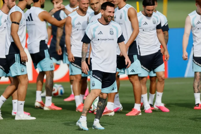 Messi entrena para romper récord goleador.
