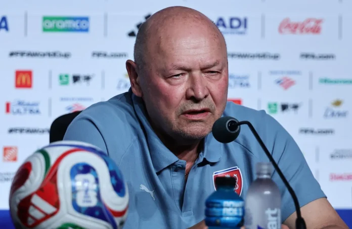 Miroslav Koubek renuncia como seleccionador checo.
