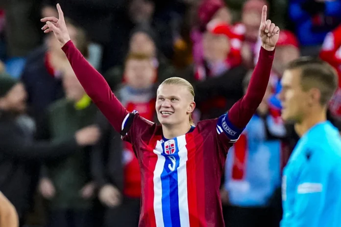 Haaland celebra su gol en debut mundialista.