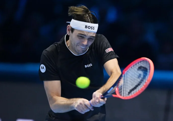 Taylor Fritz celebra su victoria en Stuttgart.