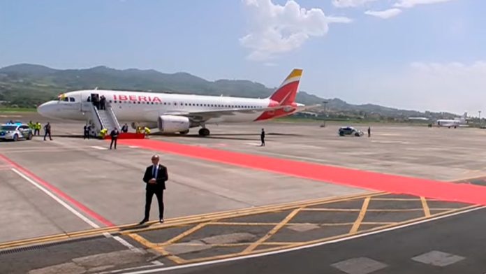 Delegación papal parte hacia Roma desde Tenerife.