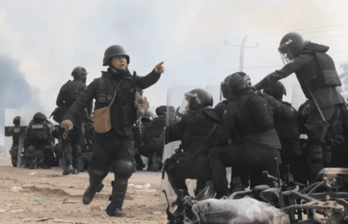 Policías heridos en enfrentamientos en Bolivia.