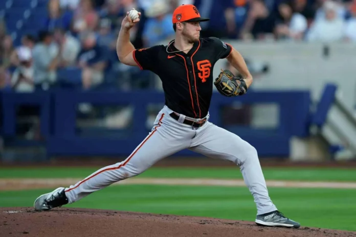 Senador Hawley critica discriminación en MLB.