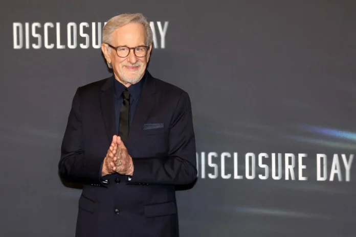 Steven Spielberg presenta su nueva película extraterrestre.