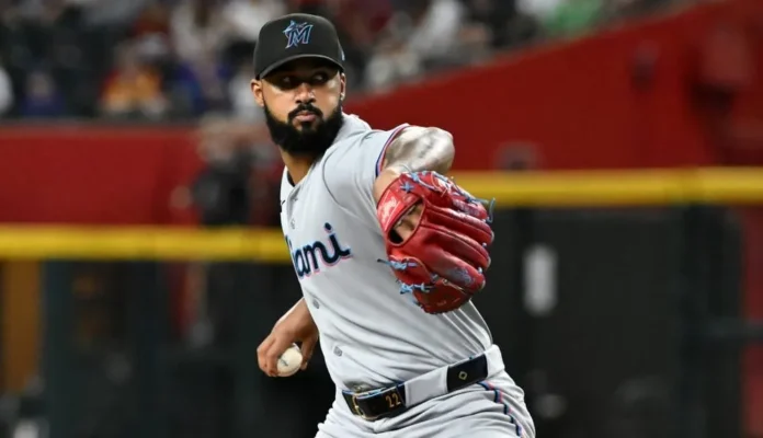 Sandy Alcántara celebra 1,000 ponches en MLB.