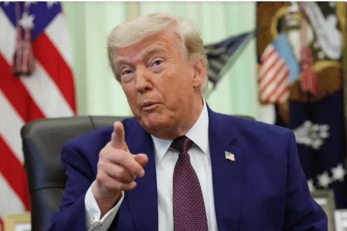 Trump critica votación contra guerra en Irán