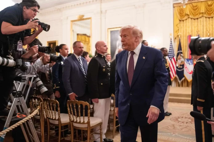 Trump critica a Meloni por su popularidad