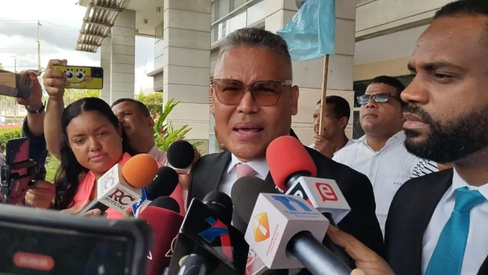 Carlos Peña propone tasa única del 10%