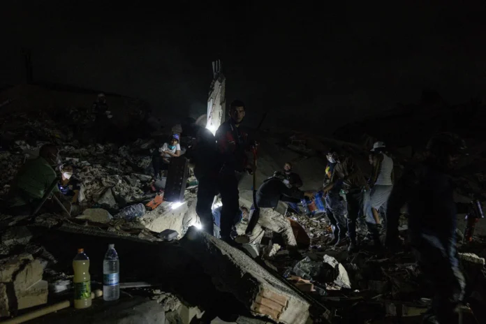 Rescate en Venezuela tras devastadores terremotos.