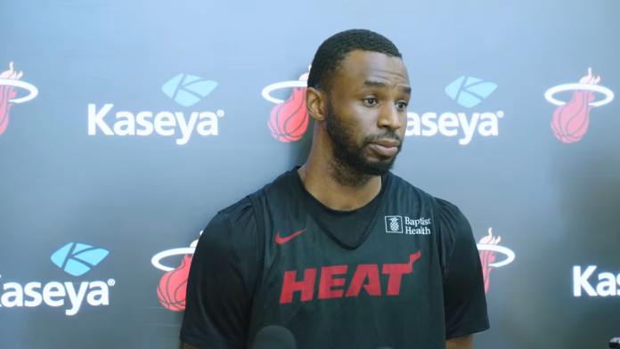 Andrew Wiggins renueva con Miami Heat.