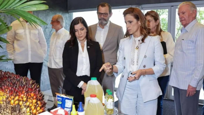 Grupo SID y embajadora de EE. UU.