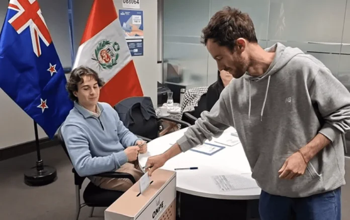 Peruanos votan en Nueva Zelanda elecciones 2023