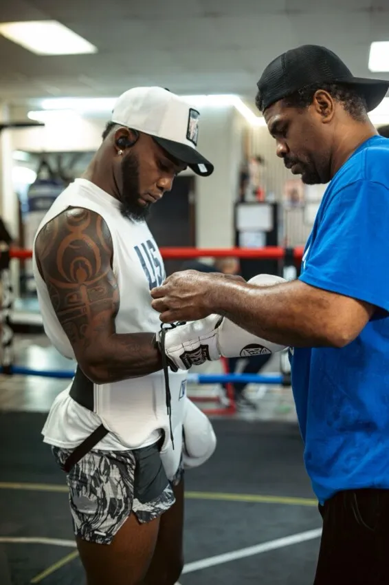 Carlos Adames entrenando para su próxima pelea