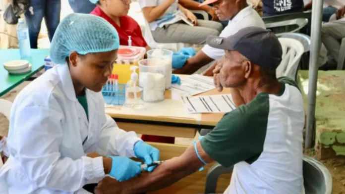 falta de infraestructuras y personal de salud para adultos mayores en rd