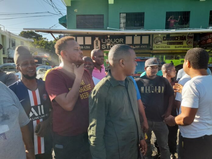 Choferes de carritos públicos en protesta por indemnización