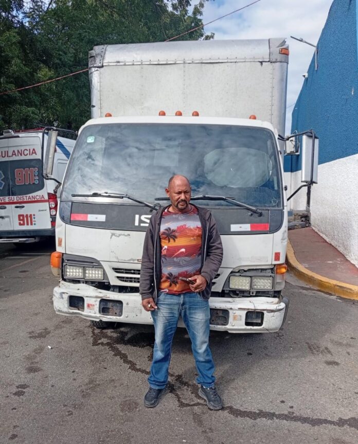 Conductor detenido con 32 indocumentados en Santiago