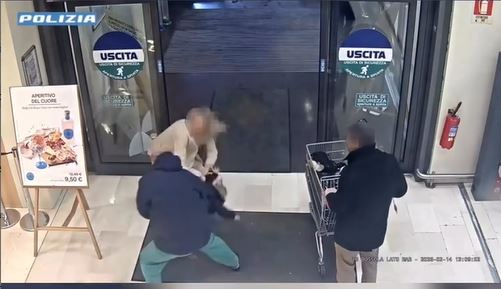 Hombre arrestado por intento de secuestro en supermercado.