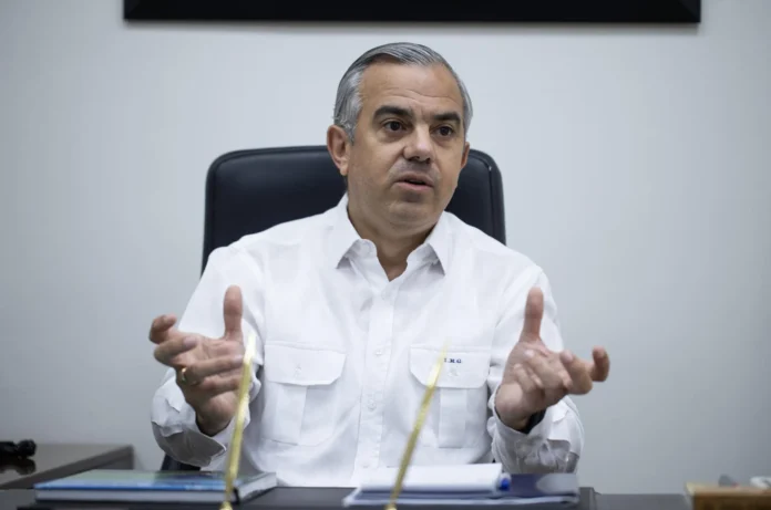 Iván Hernández apoya gestión de Ulises en Santiago.