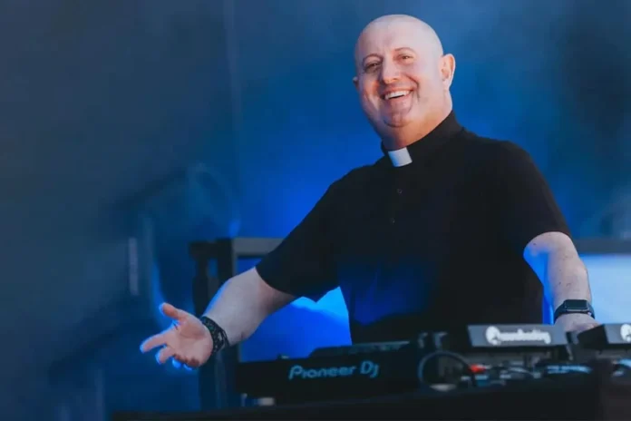 Carlos Baute renuncia tras ofender a presidenta.