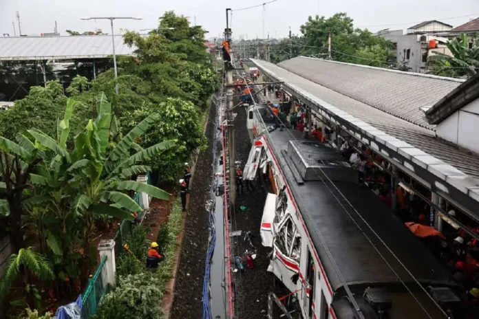 Accidente de tren en Indonesia, 15 muertas.
