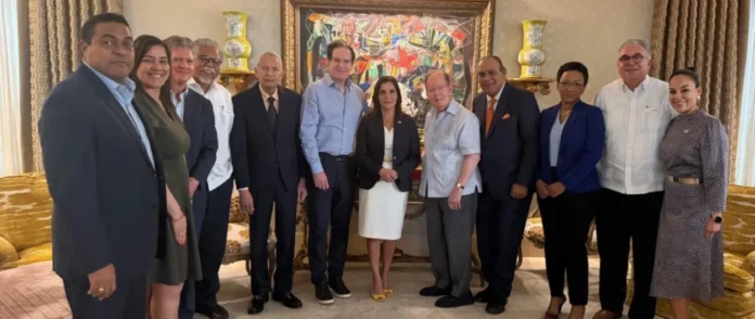 Embajadora de EE. UU. con líderes Corripio