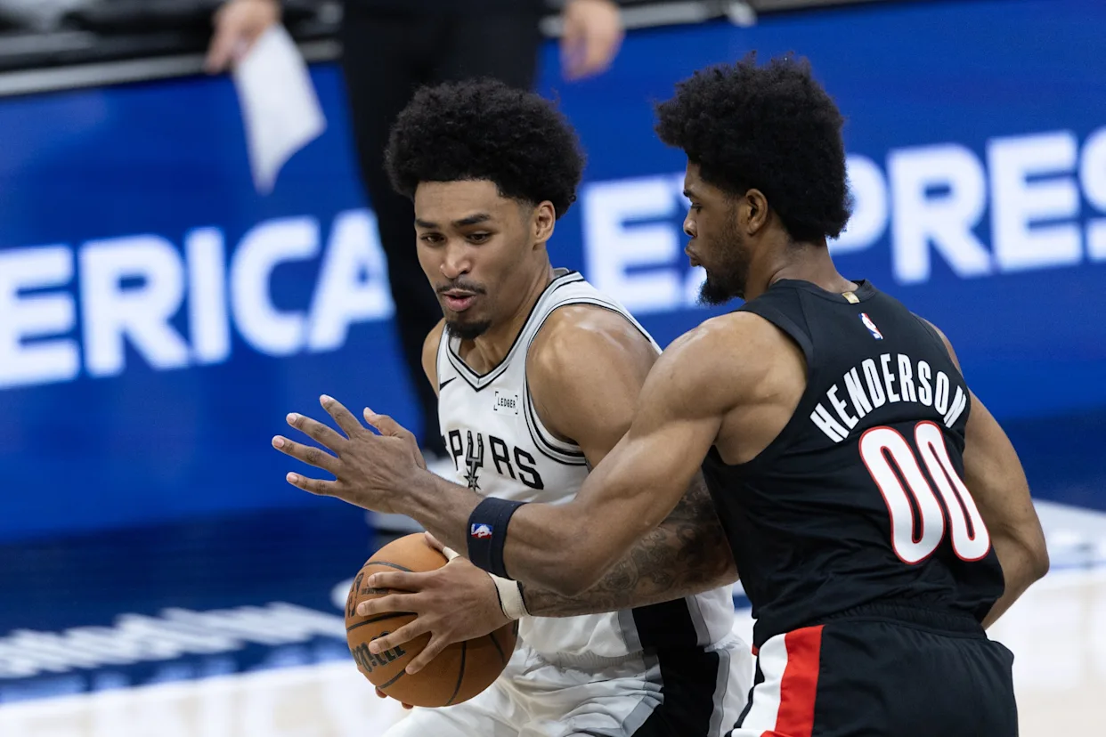 Spurs celebran victoria sin Wembanyama.